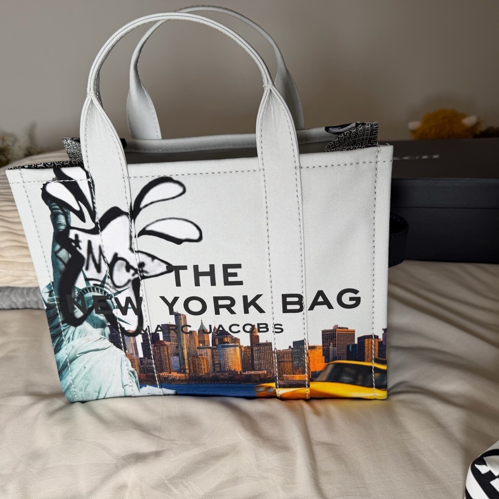 Marc Jacobs New York City Graffiti Medium Tote Canvas Skyline - Picture 4 of 12